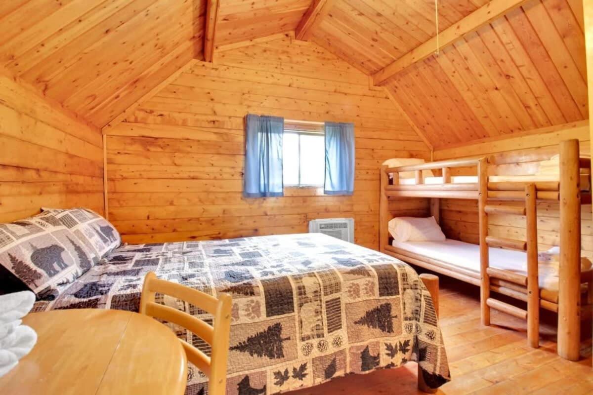 Rustic Cabin With Pool Access Bloomington Exterior photo