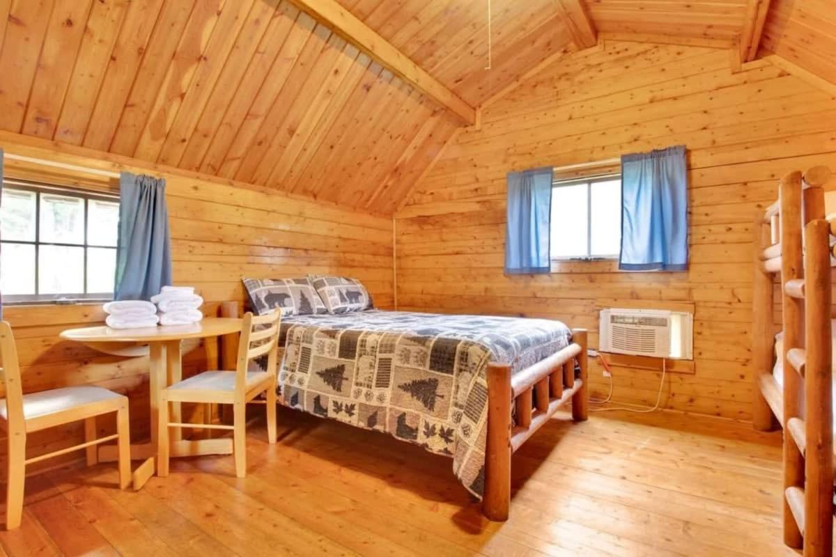 Rustic Cabin With Pool Access Bloomington Exterior photo