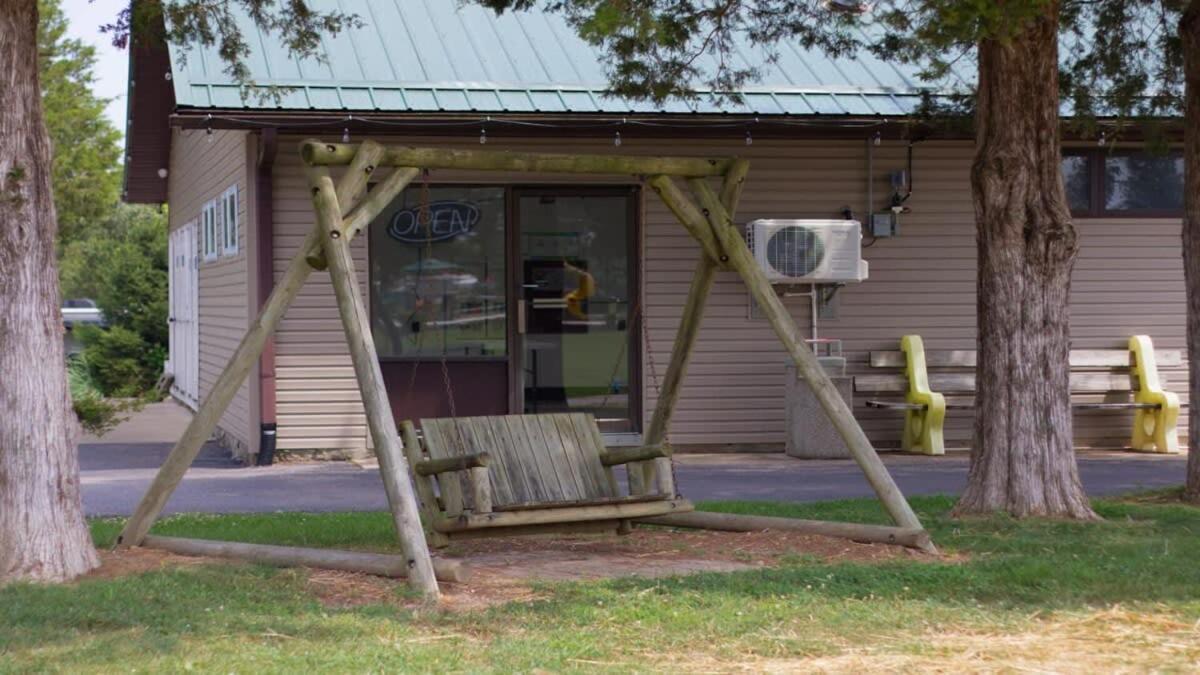 Rustic Cabin With Pool Access Bloomington Exterior photo